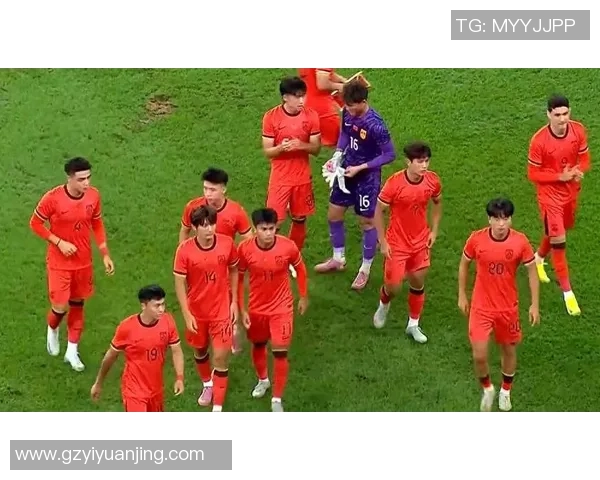 足球明星在采访中遭遇尴尬瞬间引发热议网友纷纷调侃视频曝光后反响热烈