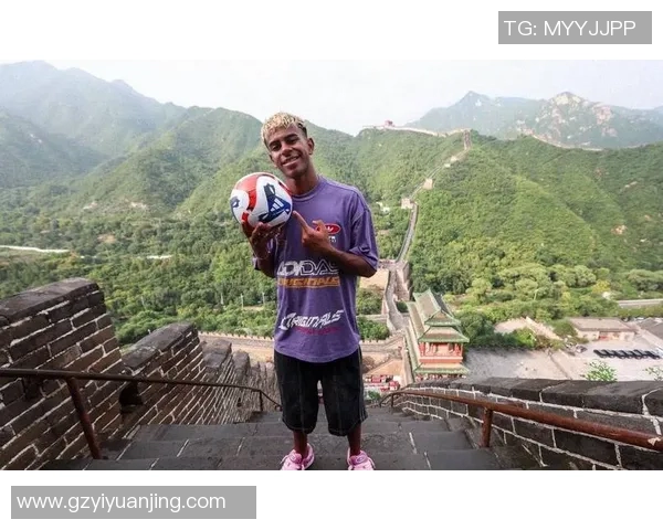 天赋异禀的足球明星如何在绿茵场上创造传奇与辉煌