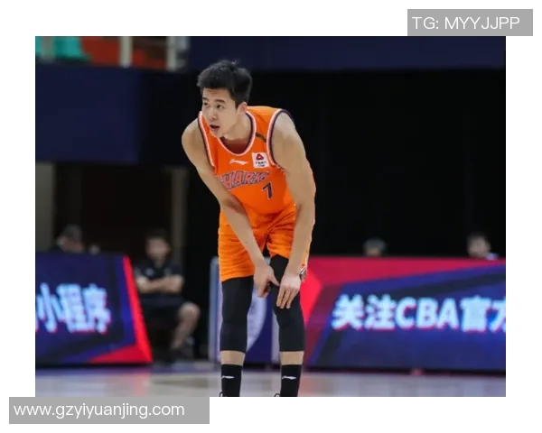 深圳篮球队以77分领跑精英赛积分榜展现强劲实力