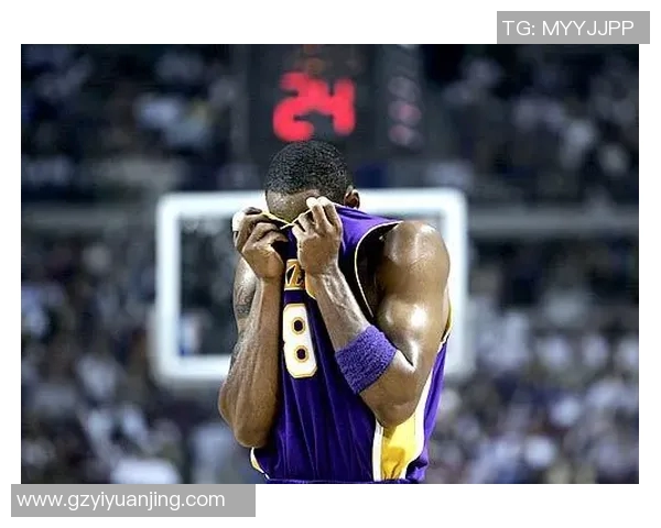 足球传奇科比在绿茵场上的精彩瞬间与不朽风采的完美展现